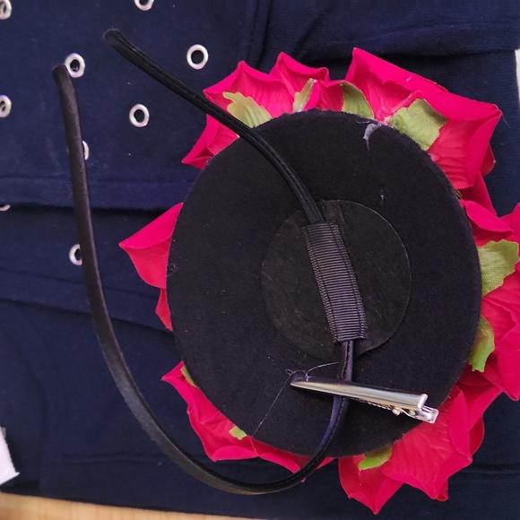 Rose Fascinator Hat - Picture 8 of 9